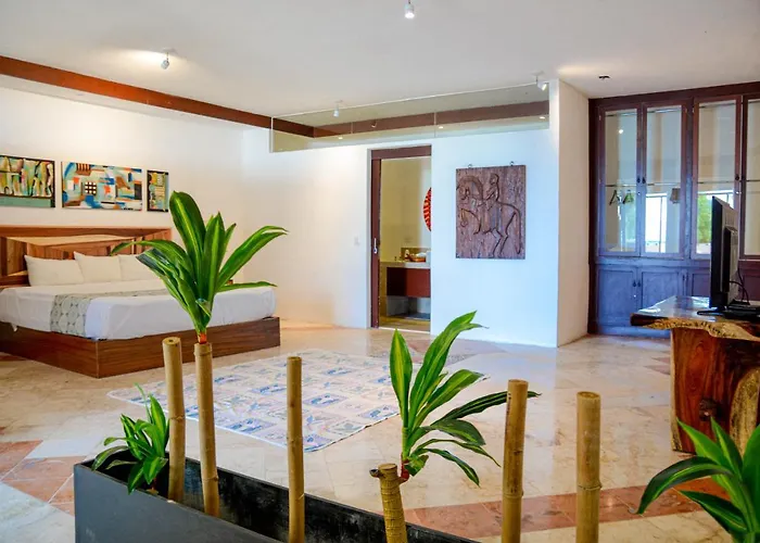 La Palma Beachfront Hotel & Club Nautico Cancún