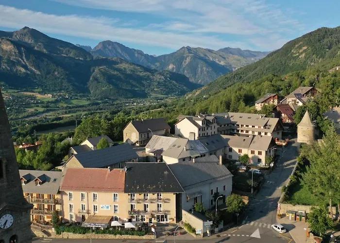 Saint-Leger-les-Melezes Hotels