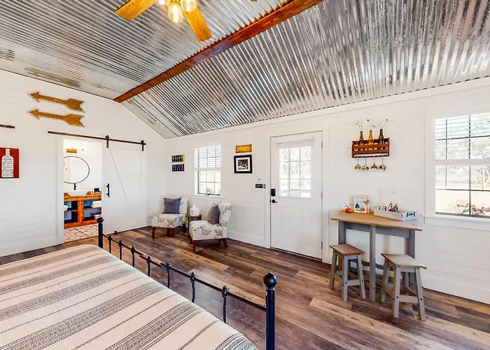 Wine Country Cottage 3