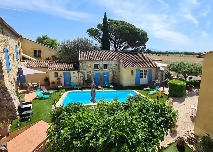 Suze-la-Rousse Hotels