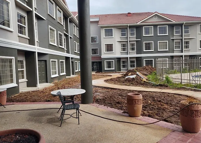 La Quinta By Wyndham Macon Hotel