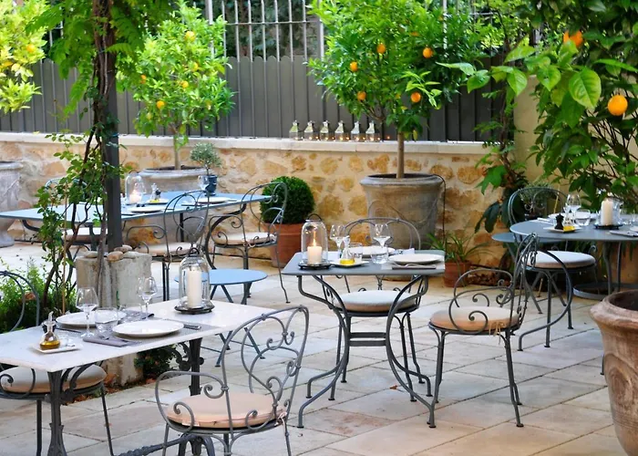 Boulbon Hotels