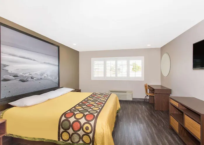 Super 8 By Wyndham National City Chula Vista