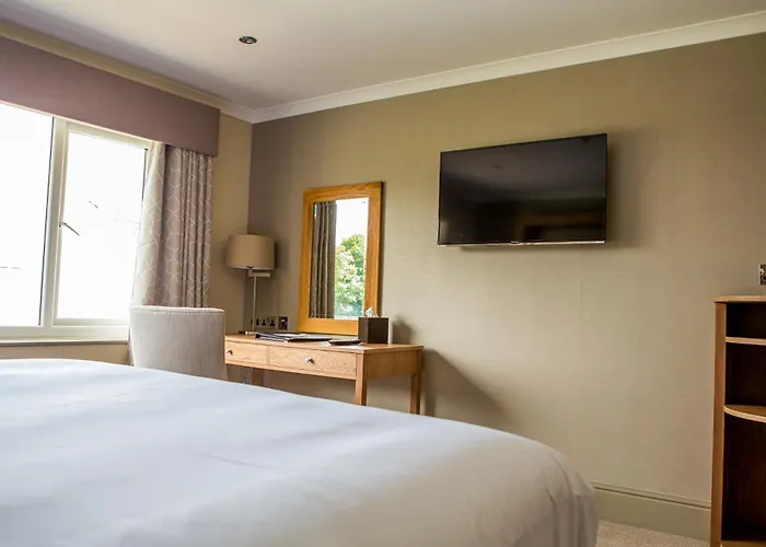 Howwood Hotels
