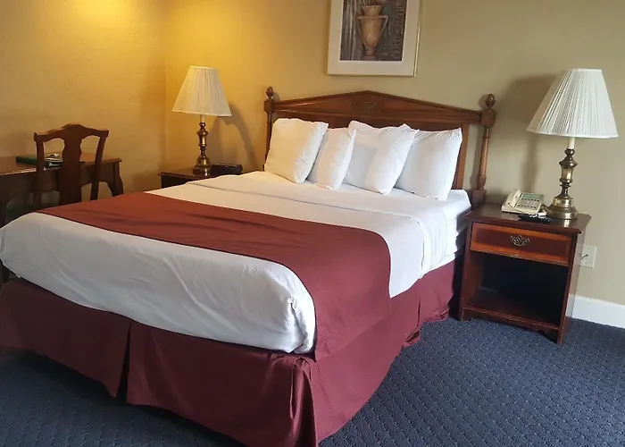 Senate Luxury Suites Topeka