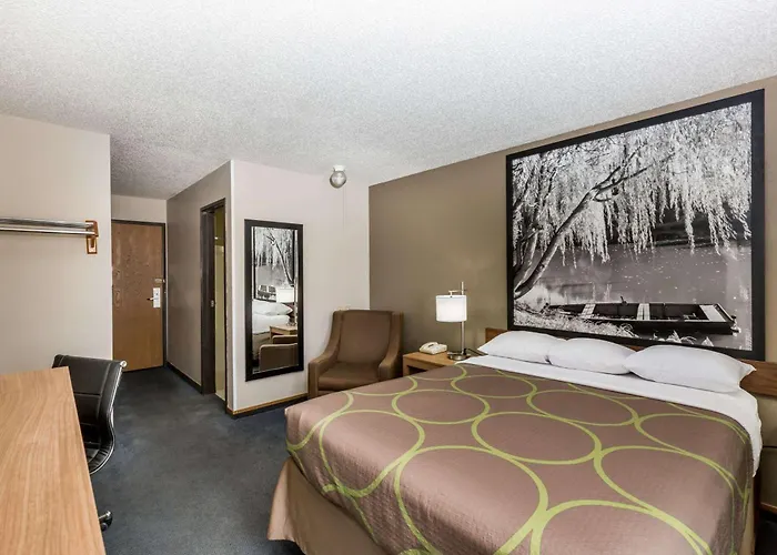 Super 8 By Wyndham Hays Ks Hotel