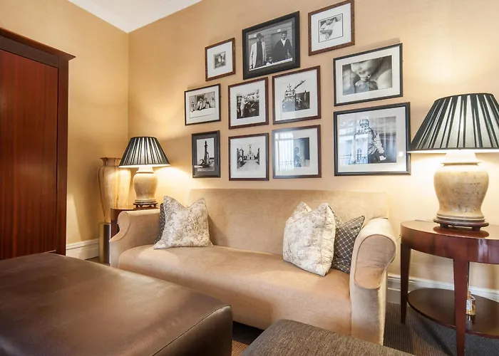 Quarters Hotel