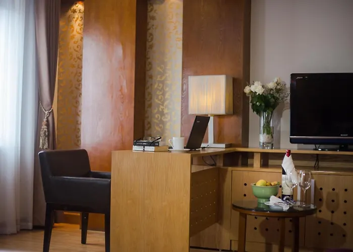 Eliana Ruby Hotel & Travel