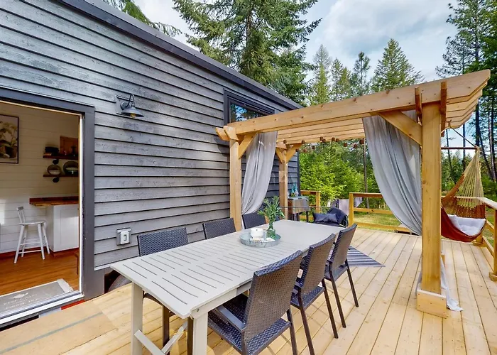 Christina Lake Hotels