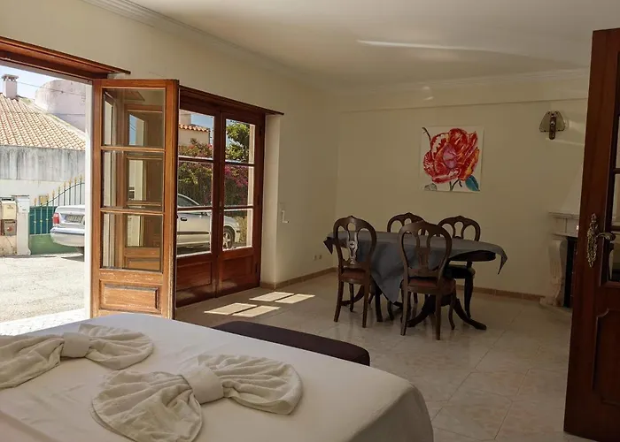 Lá em Cima Apartamento Sesimbra