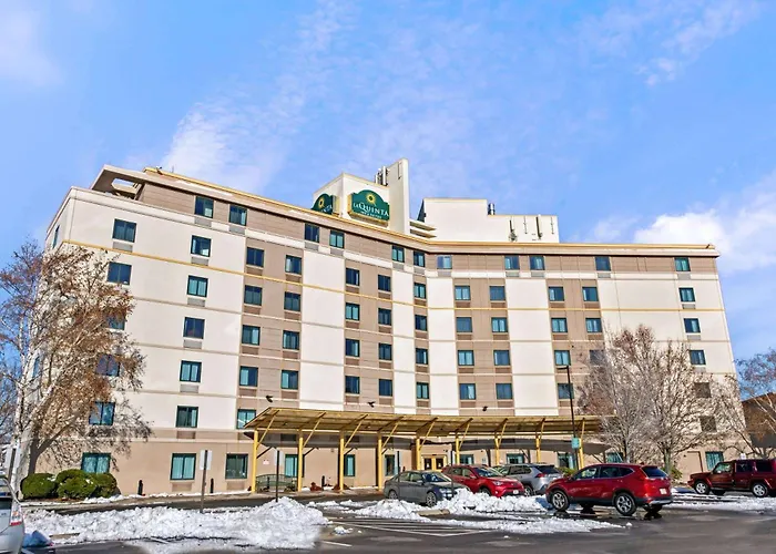 Somerville Hotels
