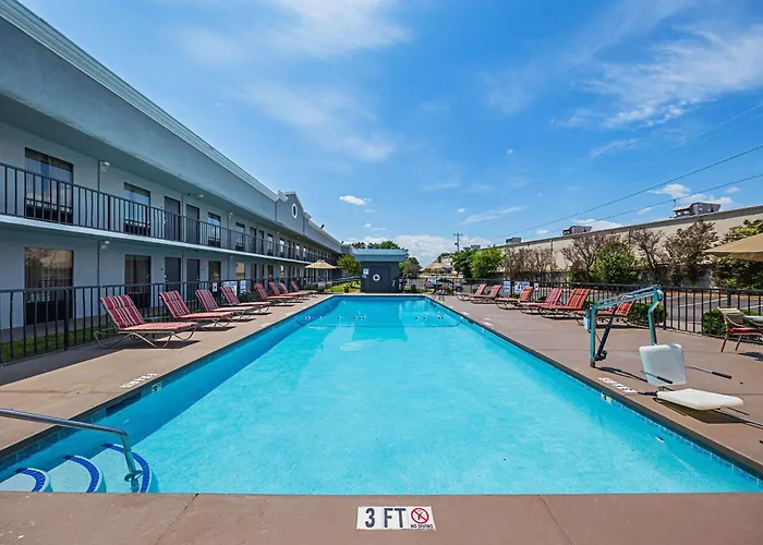 Quality Inn & Suites Greenville - Haywood Mall