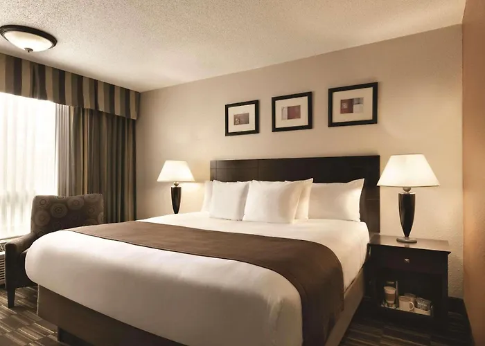 Jeffersonville Hotels