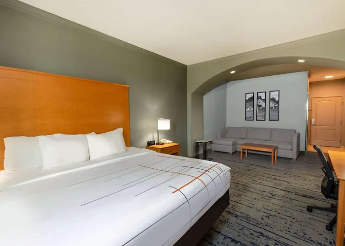 Bridgeport Hotels