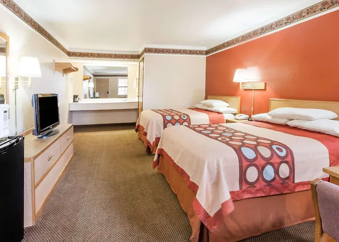 Mount Vernon Hotels