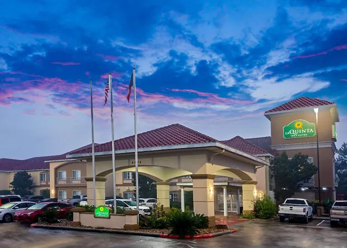 La Quinta By Wyndham Conroe Hotel