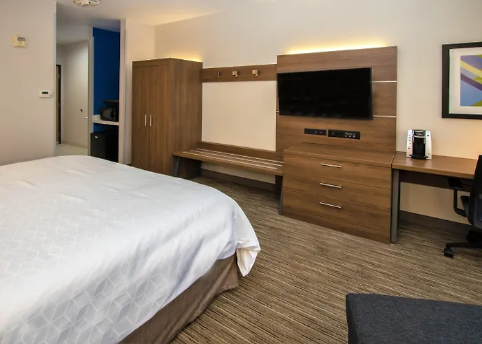 Roseville Hotels