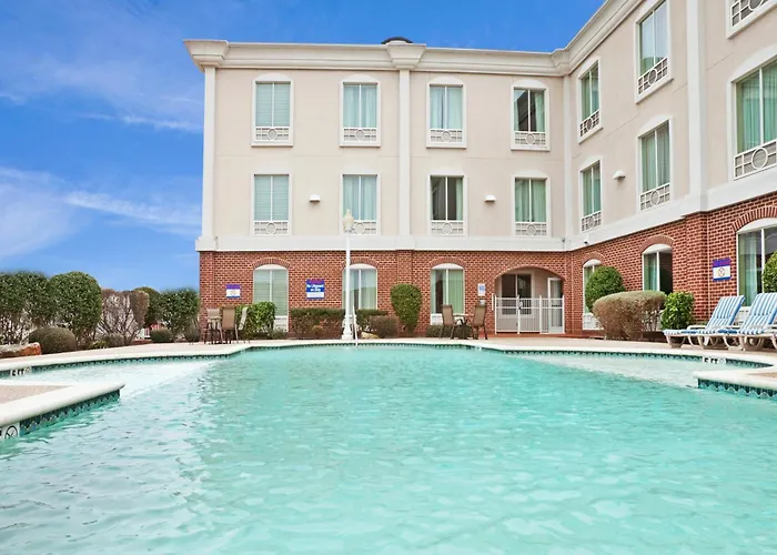 Holiday Inn Express & Suites Waxahachie By Ihg