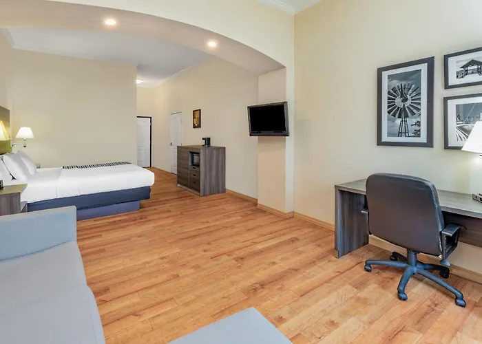 La Quinta By Wyndham Garland Harbor Point Hotel
