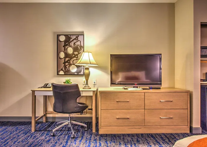 Best Western Plus Media Center Inn & Suites Burbank