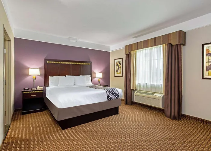 La Quinta By Wyndham Cleburne