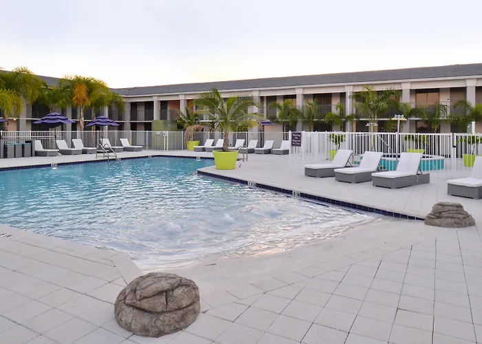 Clarion Inn & Suites Across From Universal Orlando Resort