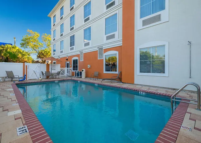 Comfort Inn & Suites Maingate South