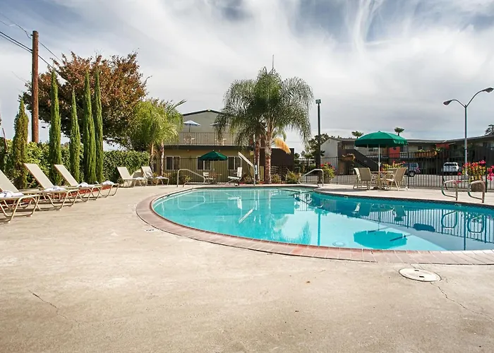 Days Inn & Suites By Wyndham Lodi