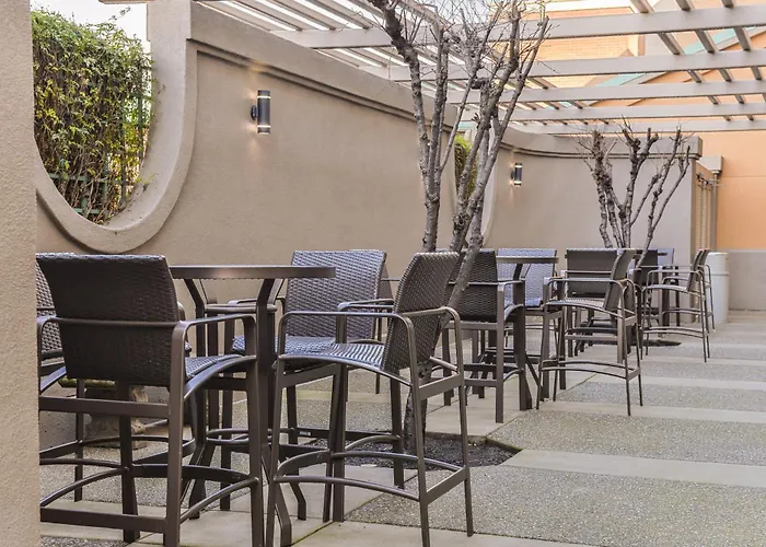 Holiday Inn Express & Suites Elk Grove Central - Hwy 99 By Ihg