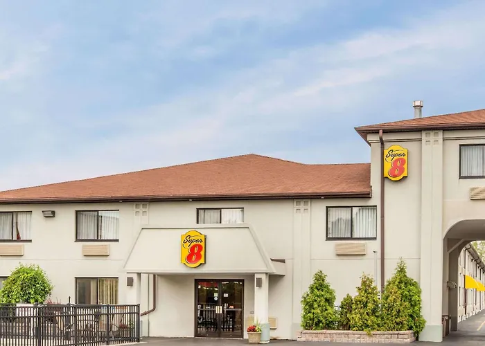 Super 8 By Wyndham Niagara Falls