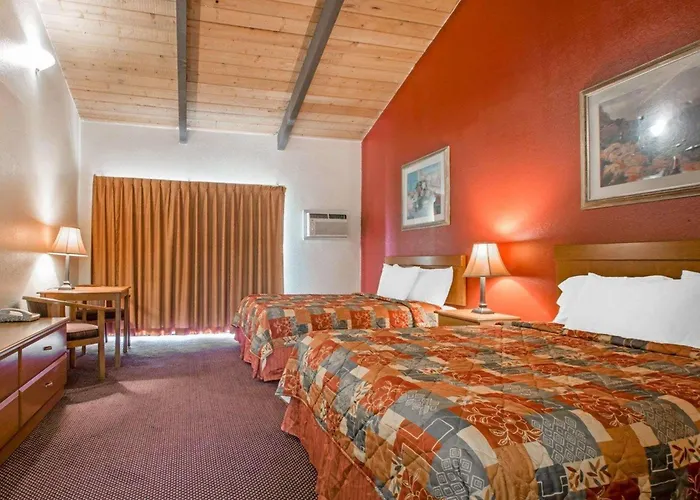 Rodeway Inn Fallbrook Downtown