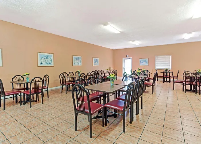 Howard Johnson By Wyndham Tropical Palms Kissimmee