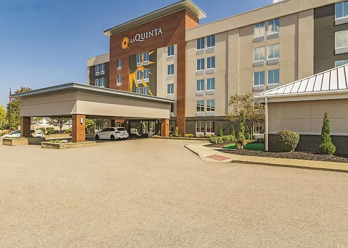 La Quinta Inn & Suites By Wyndham Cleveland Airport West North Olmsted