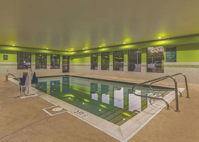 La Quinta Inn & Suites By Wyndham Cleveland Airport West North Olmsted
