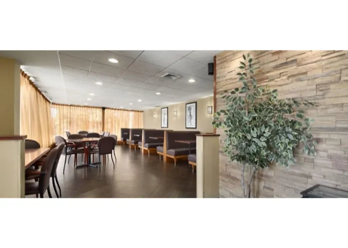 Wyndham Garden Hotel Newark Airport