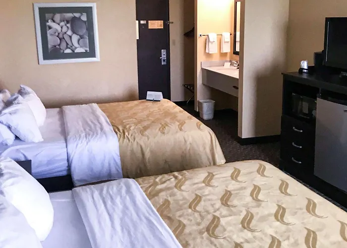 Mendota Hotels