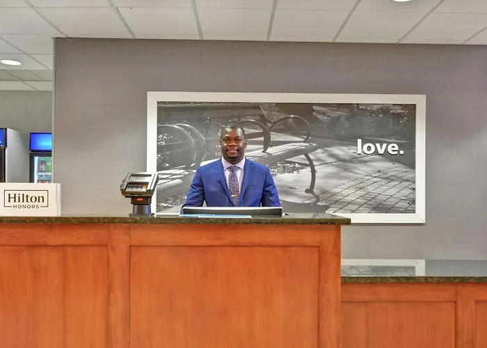 Hampton Inn & Suites Newark-Harrison-Riverwalk