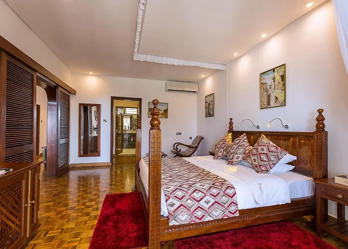 Travellers Beach Hotel & Spa