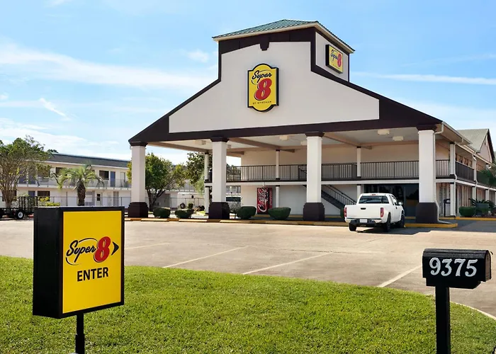 Super 8 By Wyndham Gulfport Airport Nw Near Biloxi Motel