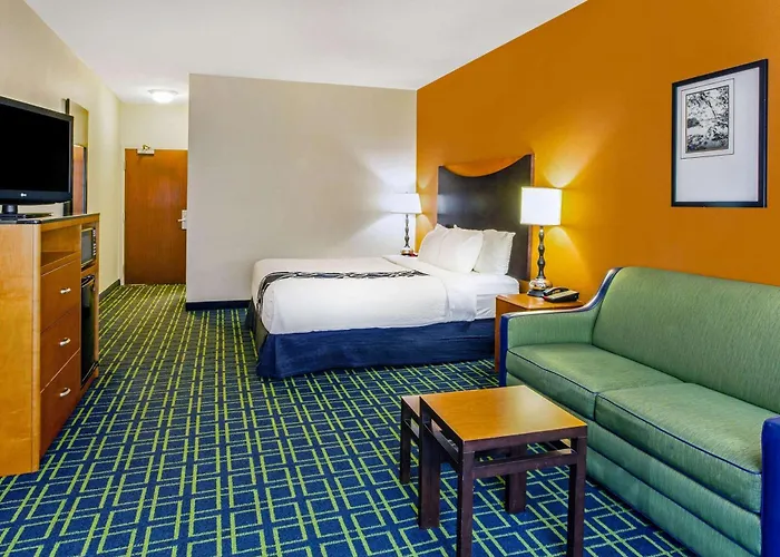 La Quinta By Wyndham Manassas Battlefield Hotel