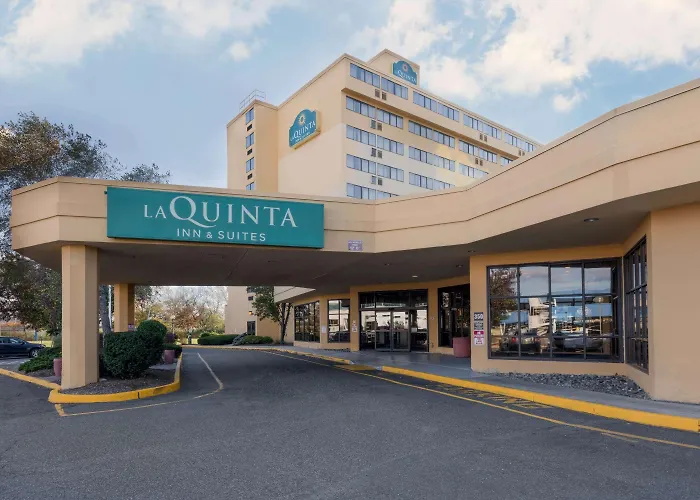 La Quinta By Wyndham Secaucus Meadowlands Hotel