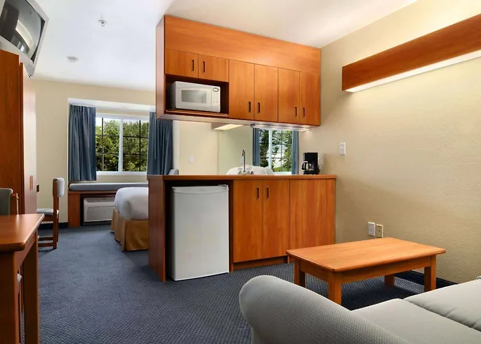 Microtel Inn & Suites By Wyndham Huntsville