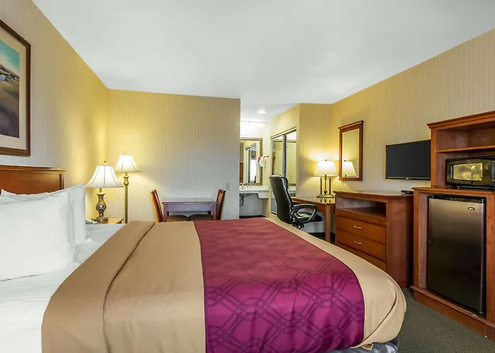 Econo Lodge Inn & Suites Riverside - Corona
