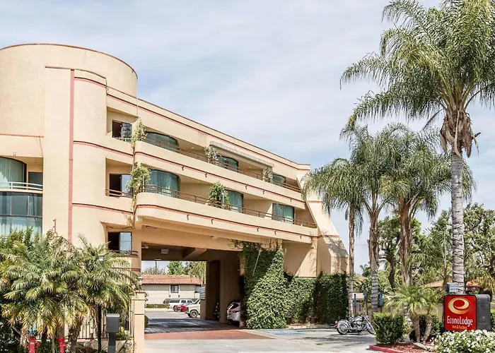 Econo Lodge Inn & Suites Riverside - Corona