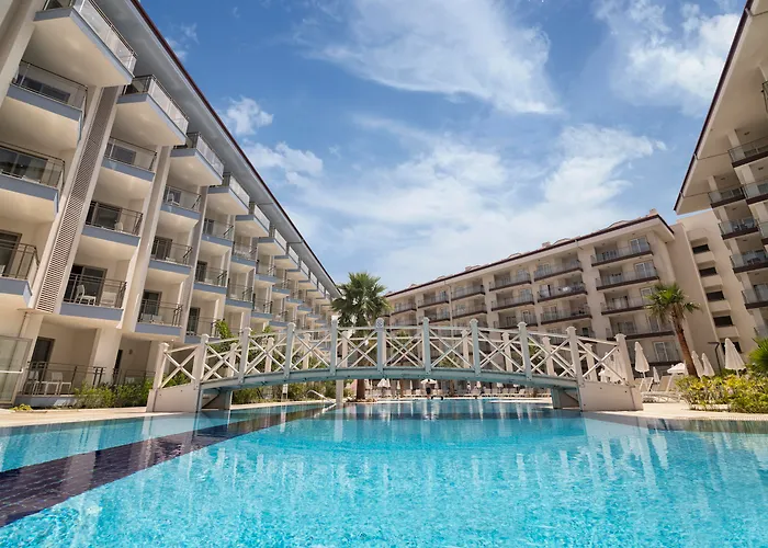 Ramada Hotel & Suites By Wyndham Kuşadası