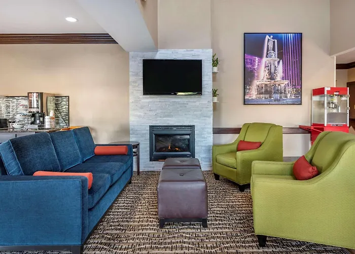 Comfort Inn & Suites Cincinnati Uptown Clifton