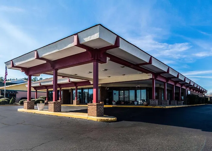 Econo Lodge Inn & Suites Conference Center Dublin