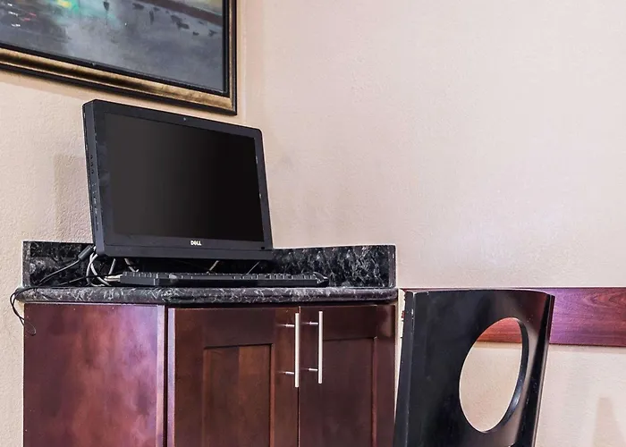 Quality Inn & Suites Des Moines Airport