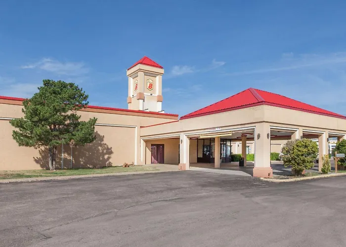 Super 8 By Wyndham Plainview Hotel