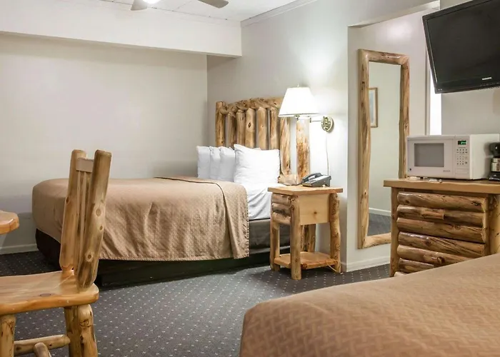 Quality Inn & Suites Mackinaw City Beachfront